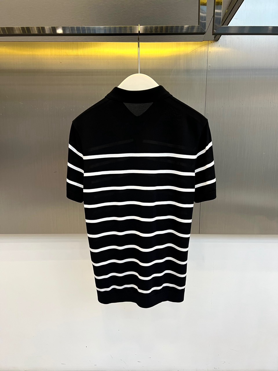 Polo Ralph Lauren拉夫劳伦、2026春夏新品短袖Polo衫，以经典条纹重塑休闲美学，简约而不失层次。翻领