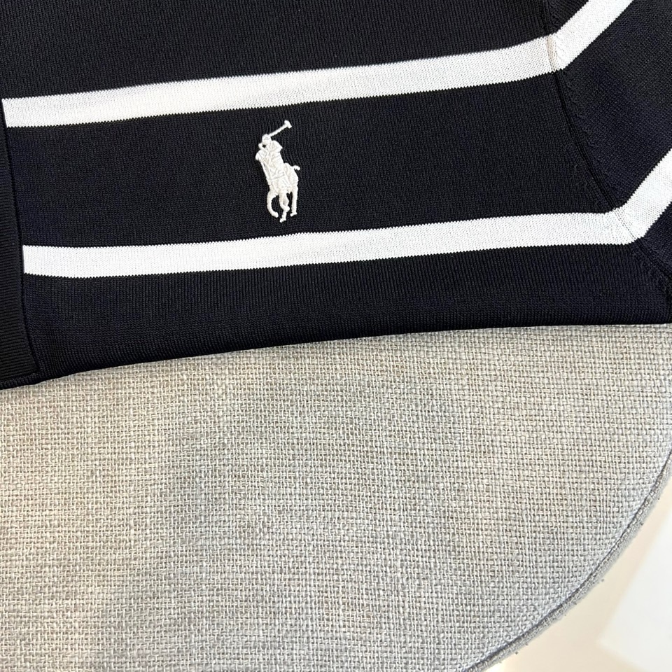Polo Ralph Lauren拉夫劳伦、2026春夏新品短袖Polo衫，以经典条纹重塑休闲美学，简约而不失层次。翻领