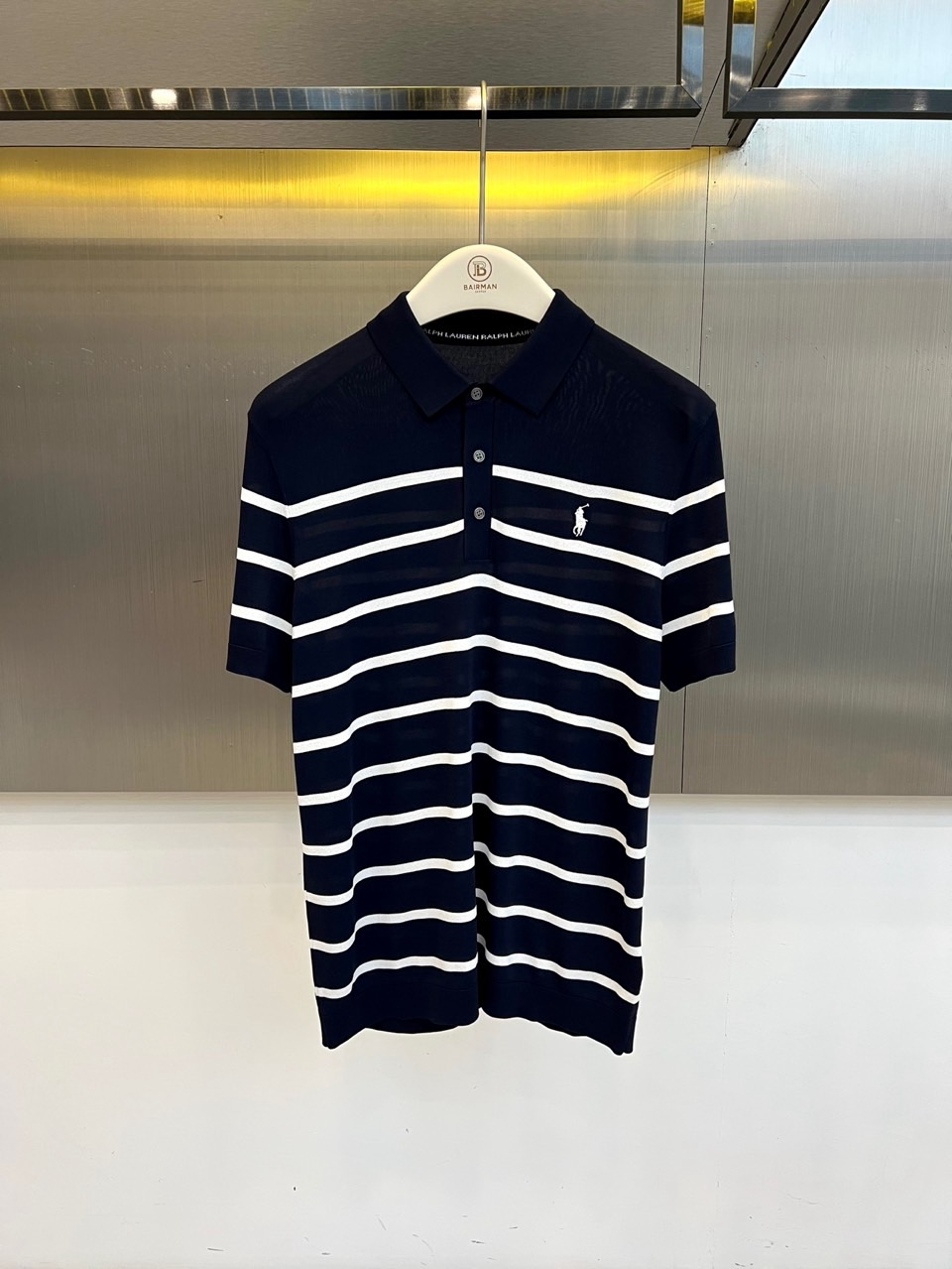 Polo Ralph Lauren拉夫劳伦、2026春夏新品短袖Polo衫，以经典条纹重塑休闲美学，简约而不失层次。翻领