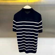 Polo Ralph Lauren拉夫劳伦、2026春夏新品短袖Polo衫,以经典条纹重塑休闲美学,简约而不失层次。翻领 Polo Ralph Lauren拉夫劳伦、2026春夏新品短袖Polo衫,以经典条纹重塑休闲美学,简约而不失层次。翻领