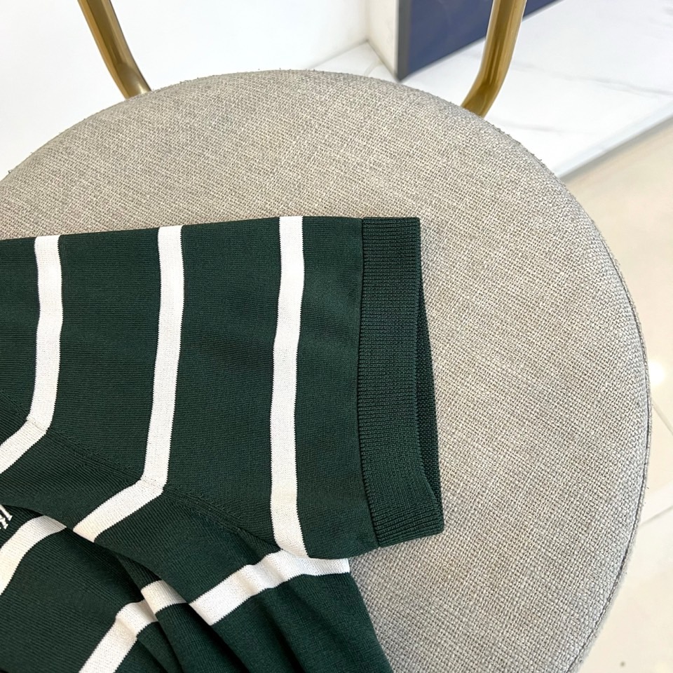Polo Ralph Lauren拉夫劳伦、2026春夏新品短袖Polo衫，以经典条纹重塑休闲美学，简约而不失层次。翻领