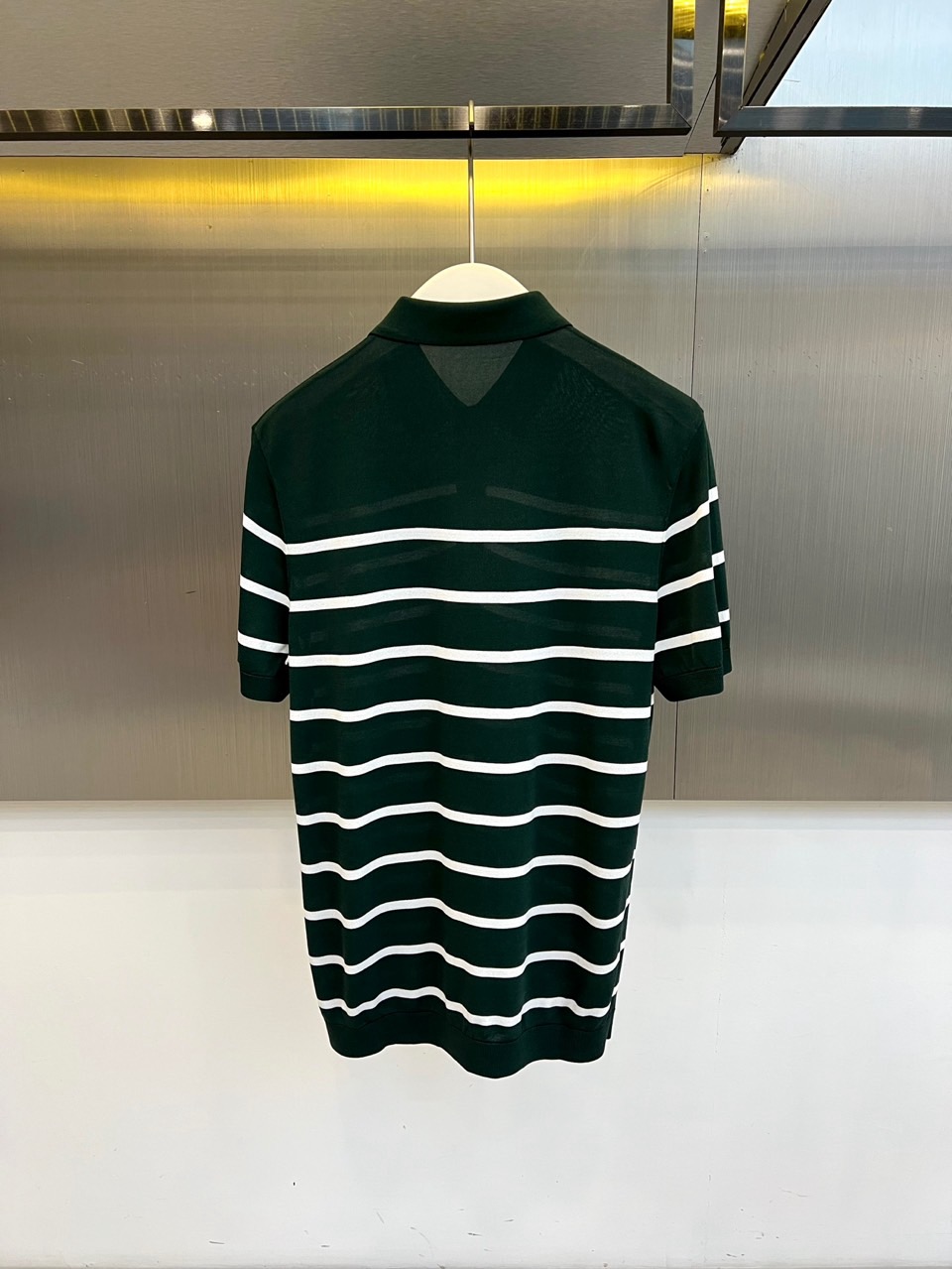 Polo Ralph Lauren拉夫劳伦、2026春夏新品短袖Polo衫，以经典条纹重塑休闲美学，简约而不失层次。翻领