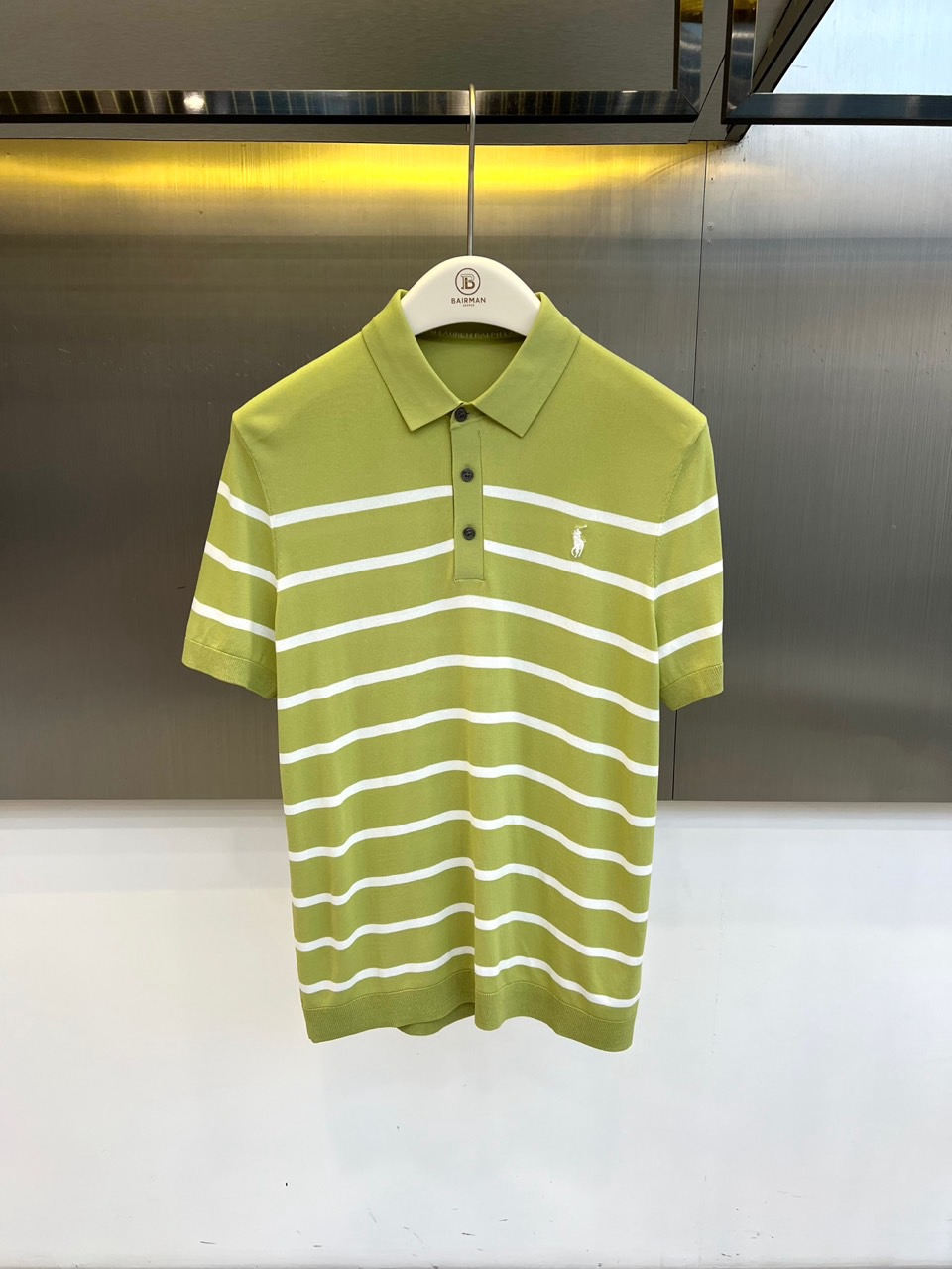 Polo Ralph Lauren拉夫劳伦、2026春夏新品短袖Polo衫，以经典条纹重塑休闲美学，简约而不失层次。翻领