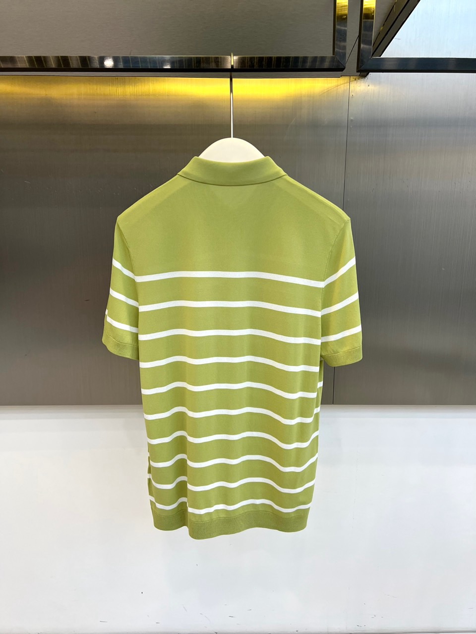 Polo Ralph Lauren拉夫劳伦、2026春夏新品短袖Polo衫，以经典条纹重塑休闲美学，简约而不失层次。翻领