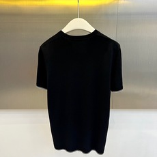 Brunello Cucinelli-BC、2026春夏新品短袖T恤,诠释低调奢华圆领短袖剪裁利落修身,领口、袖口及下摆 Brunello Cucinelli-BC、2026春夏新品短袖T恤,诠释低调奢华圆领短袖剪裁利落修身,领口、袖口及下摆