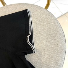 Brunello Cucinelli-BC、2026春夏新品短袖T恤,诠释低调奢华圆领短袖剪裁利落修身,领口、袖口及下摆 Brunello Cucinelli-BC、2026春夏新品短袖T恤,诠释低调奢华圆领短袖剪裁利落修身,领口、袖口及下摆