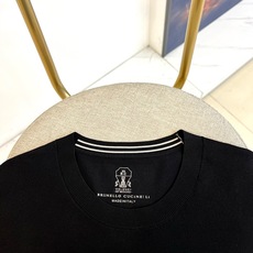 Brunello Cucinelli-BC、2026春夏新品短袖T恤,诠释低调奢华圆领短袖剪裁利落修身,领口、袖口及下摆 Brunello Cucinelli-BC、2026春夏新品短袖T恤,诠释低调奢华圆领短袖剪裁利落修身,领口、袖口及下摆