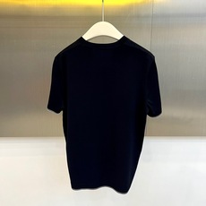Brunello Cucinelli-BC、2026春夏新品短袖T恤,诠释低调奢华圆领短袖剪裁利落修身,领口、袖口及下摆 Brunello Cucinelli-BC、2026春夏新品短袖T恤,诠释低调奢华圆领短袖剪裁利落修身,领口、袖口及下摆