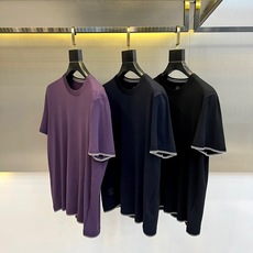 Brunello Cucinelli-BC、2026春夏新品短袖T恤,诠释低调奢华圆领短袖剪裁利落修身,领口、袖口及下摆 Brunello Cucinelli-BC、2026春夏新品短袖T恤,诠释低调奢华圆领短袖剪裁利落修身,领口、袖口及下摆