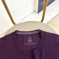 Brunello Cucinelli-BC、2026春夏新品短袖T恤,诠释低调奢华圆领短袖剪裁利落修身,领口、袖口及下摆 Brunello Cucinelli-BC、2026春夏新品短袖T恤,诠释低调奢华圆领短袖剪裁利落修身,领口、袖口及下摆