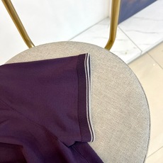 Brunello Cucinelli-BC、2026春夏新品短袖T恤,诠释低调奢华圆领短袖剪裁利落修身,领口、袖口及下摆 Brunello Cucinelli-BC、2026春夏新品短袖T恤,诠释低调奢华圆领短袖剪裁利落修身,领口、袖口及下摆