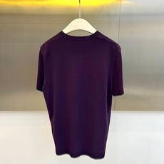Brunello Cucinelli-BC、2026春夏新品短袖T恤,诠释低调奢华圆领短袖剪裁利落修身,领口、袖口及下摆 Brunello Cucinelli-BC、2026春夏新品短袖T恤,诠释低调奢华圆领短袖剪裁利落修身,领口、袖口及下摆
