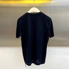 Brunello Cucinelli-BC、2026春夏新品短袖T恤,色调沉稳雅致,适配多元场合。经典圆领剪裁贴合颈部线 Brunello Cucinelli-BC、2026春夏新品短袖T恤,色调沉稳雅致,适配多元场合。经典圆领剪裁贴合颈部线