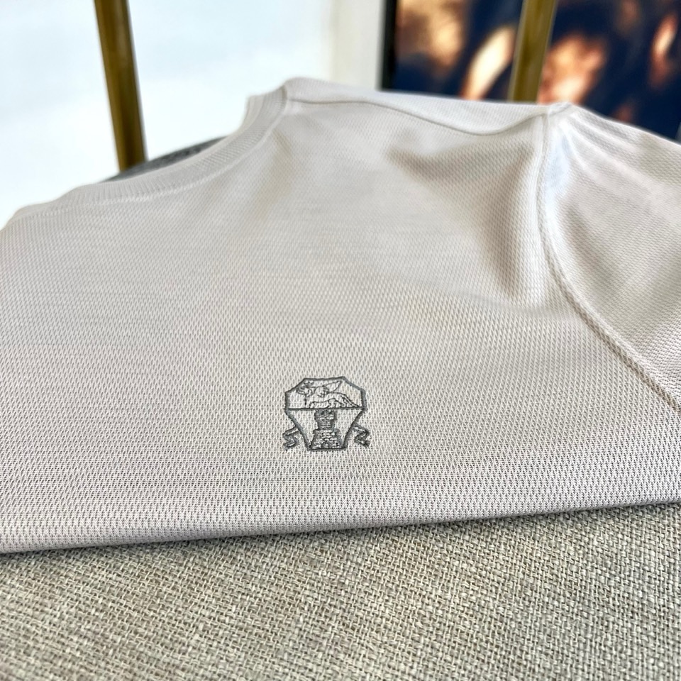 Brunello Cucinelli-BC、2026春夏新品短袖T恤，色调沉稳雅致，适配多元场合。经典圆领剪裁贴合颈部线