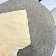 Brunello Cucinelli-BC、2026春夏新品短袖T恤,色调沉稳雅致,适配多元场合。经典圆领剪裁贴合颈部线 Brunello Cucinelli-BC、2026春夏新品短袖T恤,色调沉稳雅致,适配多元场合。经典圆领剪裁贴合颈部线