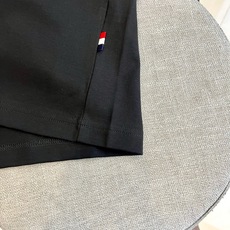 Mon蒙口、2026春夏新品男士圆领短袖T恤,以极简美学与精致工艺重新定义都市休闲风。经典色调沉稳百搭,面料甄选高支棉亲 Mon蒙口、2026春夏新品男士圆领短袖T恤,以极简美学与精致工艺重新定义都市休闲风。经典色调沉稳百搭,面料甄选高支棉亲