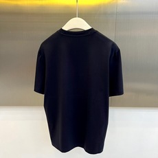 Mon蒙口、2026春夏新品男士圆领短袖T恤,以极简美学与精致工艺重新定义都市休闲风。经典色调沉稳百搭,面料甄选高支棉亲 Mon蒙口、2026春夏新品男士圆领短袖T恤,以极简美学与精致工艺重新定义都市休闲风。经典色调沉稳百搭,面料甄选高支棉亲