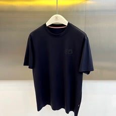 Mon蒙口、2026春夏新品男士圆领短袖T恤,以极简美学与精致工艺重新定义都市休闲风。经典色调沉稳百搭,面料甄选高支棉亲 Mon蒙口、2026春夏新品男士圆领短袖T恤,以极简美学与精致工艺重新定义都市休闲风。经典色调沉稳百搭,面料甄选高支棉亲