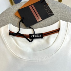 Zegna杰尼亚、2026春夏新品圆领短袖T恤,以极简美学诠释当代男士衣橱必备。纯粹无瑕的色调演绎清爽夏日气息,经典圆领 Zegna杰尼亚、2026春夏新品圆领短袖T恤,以极简美学诠释当代男士衣橱必备。纯粹无瑕的色调演绎清爽夏日气息,经典圆领