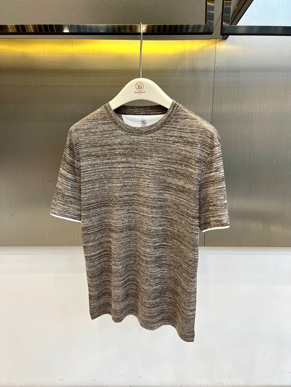 Brunello Cucinelli-BC，2026春夏新品短袖T恤，以利落圆领搭配微阔宽松版型，巧妙营造出随性松弛的视