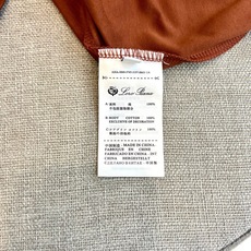 Loro Piana诺悠翩雅、2026春夏新品短袖T恤,以极简美学重塑基础款型,纯色调干净纯粹,圆领设计贴合颈部线条,宽 Loro Piana诺悠翩雅、2026春夏新品短袖T恤,以极简美学重塑基础款型,纯色调干净纯粹,圆领设计贴合颈部线条,宽
