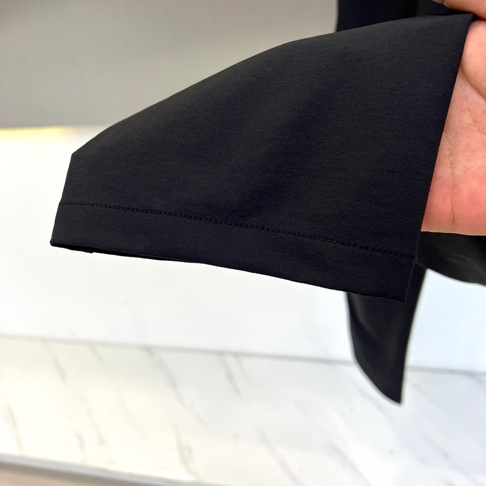 Arcteryx 始祖鸟、始祖鸟2026春夏新品户外运动休闲裤，以简约利落的款式引领户外时尚风潮。线条流畅剪裁，彰显干练