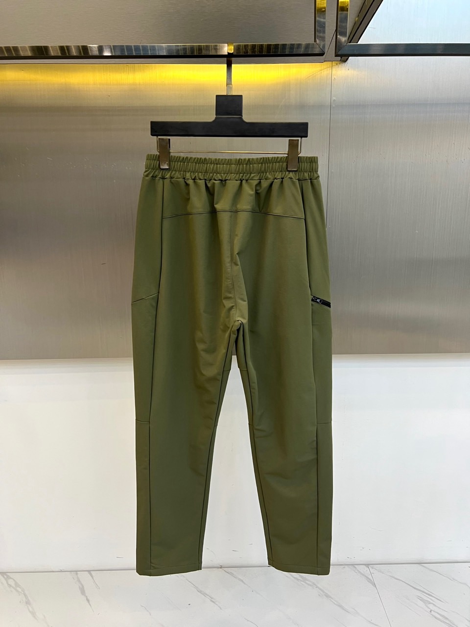 Arcteryx 始祖鸟、始祖鸟2026春夏新品户外运动休闲裤,以简约利落的款式引领户外时尚风潮。线条流畅剪裁,彰显干练 Arcteryx 始祖鸟、始祖鸟2026春夏新品户外运动休闲裤,以简约利落的款式引领户外时尚风潮。线条流畅剪裁,彰显干练