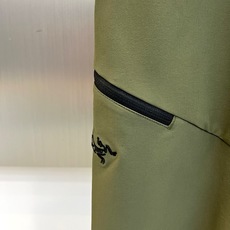 Arcteryx 始祖鸟、始祖鸟2026春夏新品户外运动休闲裤,以简约利落的款式引领户外时尚风潮。线条流畅剪裁,彰显干练 Arcteryx 始祖鸟、始祖鸟2026春夏新品户外运动休闲裤,以简约利落的款式引领户外时尚风潮。线条流畅剪裁,彰显干练