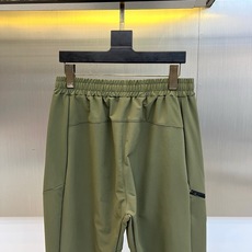 Arcteryx 始祖鸟、始祖鸟2026春夏新品户外运动休闲裤,以简约利落的款式引领户外时尚风潮。线条流畅剪裁,彰显干练 Arcteryx 始祖鸟、始祖鸟2026春夏新品户外运动休闲裤,以简约利落的款式引领户外时尚风潮。线条流畅剪裁,彰显干练