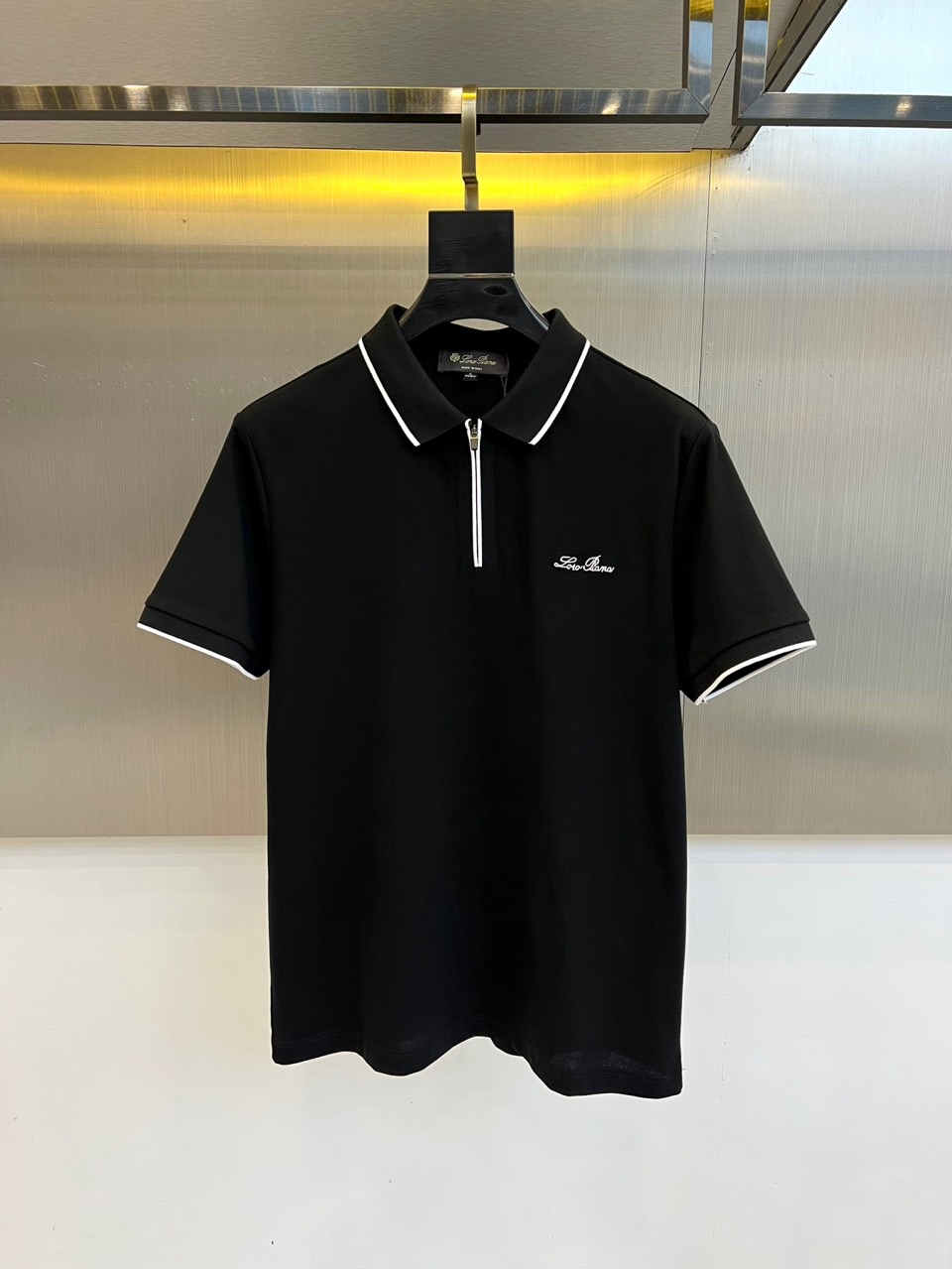Loro piana、2026春夏新品发售！男士夏季翻领Polo短袖T恤，此款为顶级珠地丝光棉面料，透气舒适设计元素非常