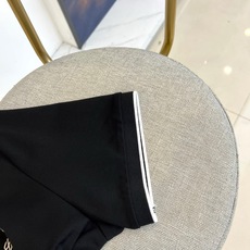 Loro piana、2026春夏新品发售!男士夏季翻领Polo短袖T恤,此款为顶级珠地丝光棉面料,透气舒适设计元素非常 Loro piana、2026春夏新品发售!男士夏季翻领Polo短袖T恤,此款为顶级珠地丝光棉面料,透气舒适设计元素非常