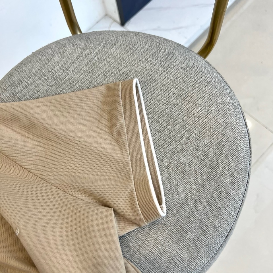 Loro piana、2026春夏新品发售!男士夏季翻领Polo短袖T恤,此款为顶级珠地丝光棉面料,透气舒适设计元素非常 Loro piana、2026春夏新品发售!男士夏季翻领Polo短袖T恤,此款为顶级珠地丝光棉面料,透气舒适设计元素非常