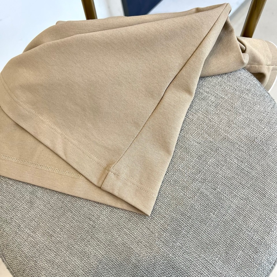 Loro piana、2026春夏新品发售!男士夏季翻领Polo短袖T恤,此款为顶级珠地丝光棉面料,透气舒适设计元素非常 Loro piana、2026春夏新品发售!男士夏季翻领Polo短袖T恤,此款为顶级珠地丝光棉面料,透气舒适设计元素非常