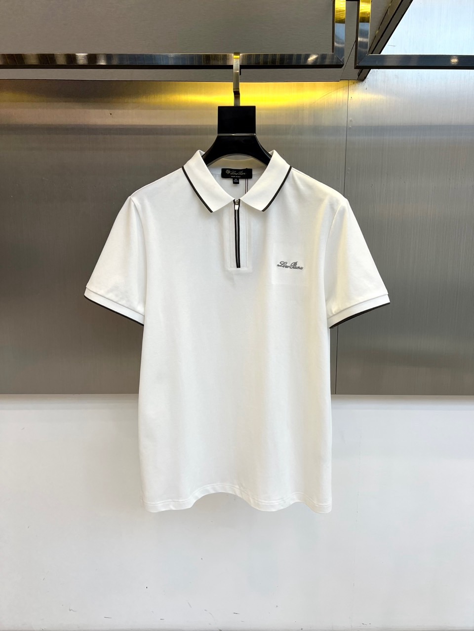 Loro piana、2026春夏新品发售！男士夏季翻领Polo短袖T恤，此款为顶级珠地丝光棉面料，透气舒适设计元素非常