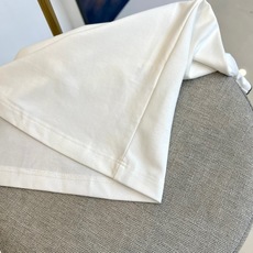 Loro piana、2026春夏新品发售!男士夏季翻领Polo短袖T恤,此款为顶级珠地丝光棉面料,透气舒适设计元素非常 Loro piana、2026春夏新品发售!男士夏季翻领Polo短袖T恤,此款为顶级珠地丝光棉面料,透气舒适设计元素非常