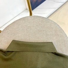 Loro Piana诺悠翩雅、2026春夏新品短袖Polo衫,延续品牌意式优雅基因,以极简廓形诠释当代绅士的闲适格调。经 Loro Piana诺悠翩雅、2026春夏新品短袖Polo衫,延续品牌意式优雅基因,以极简廓形诠释当代绅士的闲适格调。经