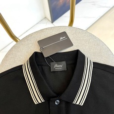 BERLUTI 布鲁提、2026春夏新品男士短袖Polo衫,以极简廓形融合意式轻奢基因,重新定义都市休闲格调。珠地棉面料 BERLUTI 布鲁提、2026春夏新品男士短袖Polo衫,以极简廓形融合意式轻奢基因,重新定义都市休闲格调。珠地棉面料