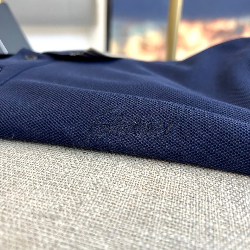 BERLUTI 布鲁提、2026春夏新品男士短袖Polo衫,以极简廓形融合意式轻奢基因,重新定义都市休闲格调。珠地棉面料 BERLUTI 布鲁提、2026春夏新品男士短袖Polo衫,以极简廓形融合意式轻奢基因,重新定义都市休闲格调。珠地棉面料