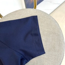 BERLUTI 布鲁提、2026春夏新品男士短袖Polo衫,以极简廓形融合意式轻奢基因,重新定义都市休闲格调。珠地棉面料 BERLUTI 布鲁提、2026春夏新品男士短袖Polo衫,以极简廓形融合意式轻奢基因,重新定义都市休闲格调。珠地棉面料