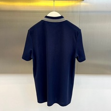 BERLUTI 布鲁提、2026春夏新品男士短袖Polo衫,以极简廓形融合意式轻奢基因,重新定义都市休闲格调。珠地棉面料 BERLUTI 布鲁提、2026春夏新品男士短袖Polo衫,以极简廓形融合意式轻奢基因,重新定义都市休闲格调。珠地棉面料