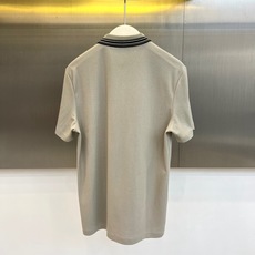 BERLUTI 布鲁提、2026春夏新品男士短袖Polo衫,以极简廓形融合意式轻奢基因,重新定义都市休闲格调。珠地棉面料 BERLUTI 布鲁提、2026春夏新品男士短袖Polo衫,以极简廓形融合意式轻奢基因,重新定义都市休闲格调。珠地棉面料