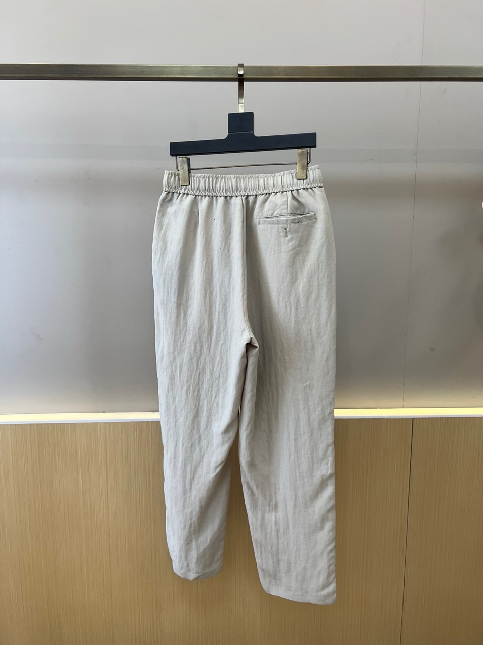 Polo Ralph Lauren拉夫劳伦、2026春夏新品休闲裤,以简约廓形诠释当代都市休闲美学,采用天然亚麻混纺面料 Polo Ralph Lauren拉夫劳伦、2026春夏新品休闲裤,以简约廓形诠释当代都市休闲美学,采用天然亚麻混纺面料