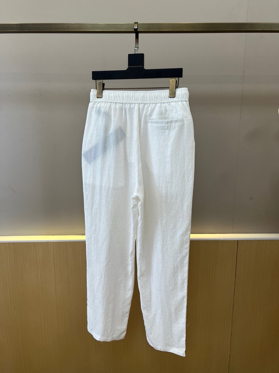 Polo Ralph Lauren拉夫劳伦、2026春夏新品休闲裤，以简约廓形诠释当代都市休闲美学，采用天然亚麻混纺面料