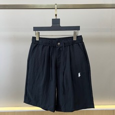 Polo Ralph Lauren拉夫劳伦、2026春夏新品休闲短裤,以纯色邂逅轻盈质感,打造都市度假两相宜的衣橱必备。 Polo Ralph Lauren拉夫劳伦、2026春夏新品休闲短裤,以纯色邂逅轻盈质感,打造都市度假两相宜的衣橱必备。