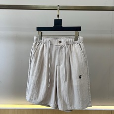 Polo Ralph Lauren拉夫劳伦、2026春夏新品休闲短裤,以纯色邂逅轻盈质感,打造都市度假两相宜的衣橱必备。 Polo Ralph Lauren拉夫劳伦、2026春夏新品休闲短裤,以纯色邂逅轻盈质感,打造都市度假两相宜的衣橱必备。