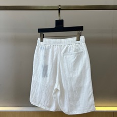 Prad普拉达、2026春夏新品短裤,以纯色亚麻混纺面料打造,轻盈透气,自带天然肌理感,完美适配温暖季节。采用松紧腰头搭 Prad普拉达、2026春夏新品短裤,以纯色亚麻混纺面料打造,轻盈透气,自带天然肌理感,完美适配温暖季节。采用松紧腰头搭