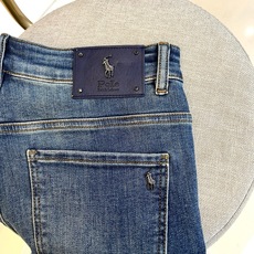 Polo Ralph Lauren拉夫劳伦、2026秋冬新品经典水洗丹宁牛仔裤。 这条裤子真的能把腿型修饰得无可挑剔! Polo Ralph Lauren拉夫劳伦、2026秋冬新品经典水洗丹宁牛仔裤。 这条裤子真的能把腿型修饰得无可挑剔!