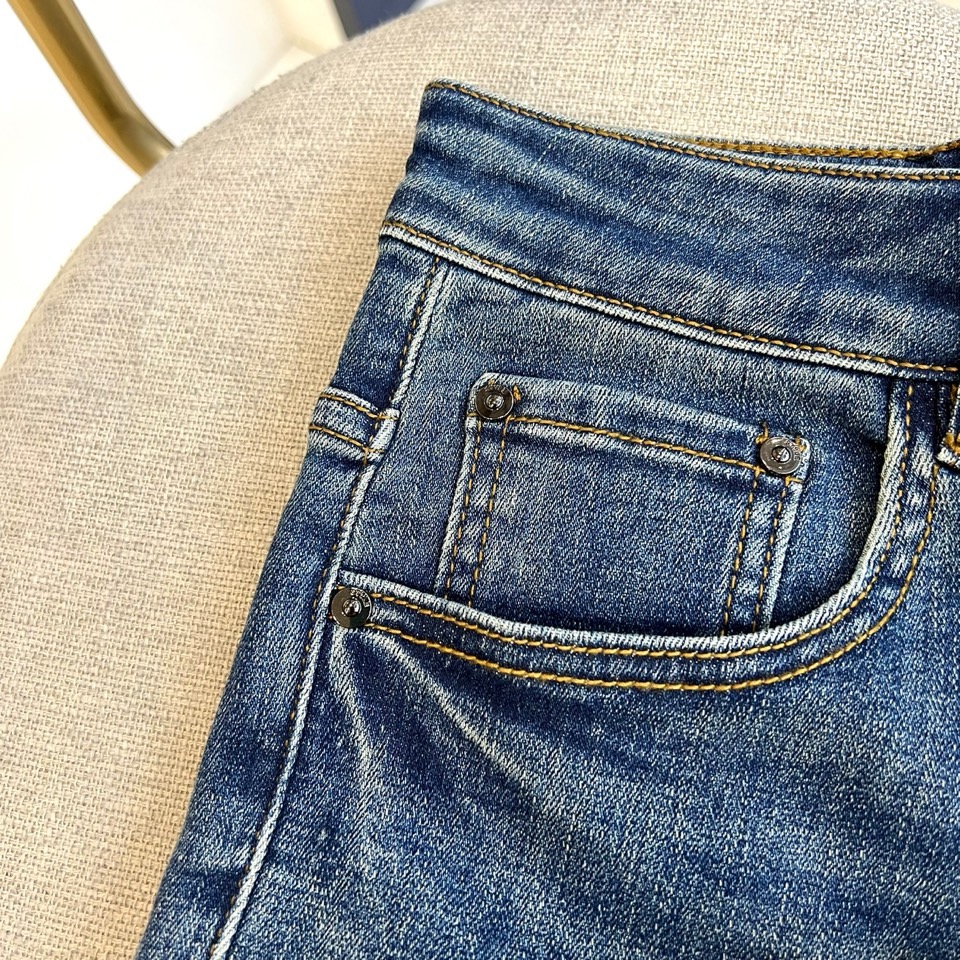 Polo Ralph Lauren拉夫劳伦、2026秋冬新品经典水洗丹宁牛仔裤。 这条裤子真的能把腿型修饰得无可挑剔! Polo Ralph Lauren拉夫劳伦、2026秋冬新品经典水洗丹宁牛仔裤。 这条裤子真的能把腿型修饰得无可挑剔!