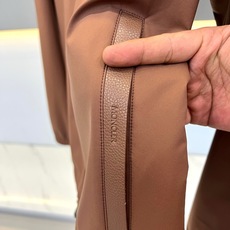Mon蒙口、26ss男士Socot商务皮标翻领薄棉夹克外套 日常通勤的秋冬神器,这件夹克真的太有质感了! 老钱风+轻熟雅 Mon蒙口、26ss男士Socot商务皮标翻领薄棉夹克外套 日常通勤的秋冬神器,这件夹克真的太有质感了! 老钱风+轻熟雅