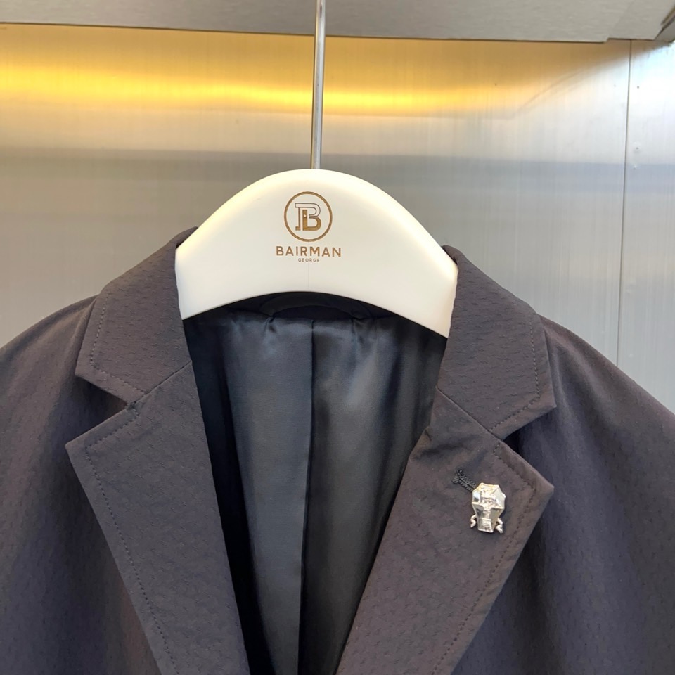 Brunello Cucinelli-BC、2026秋冬新品休闲西装外套。 谁说西装只能用来上班?这件才是男人该有的松弛 Brunello Cucinelli-BC、2026秋冬新品休闲西装外套。 谁说西装只能用来上班?这件才是男人该有的松弛